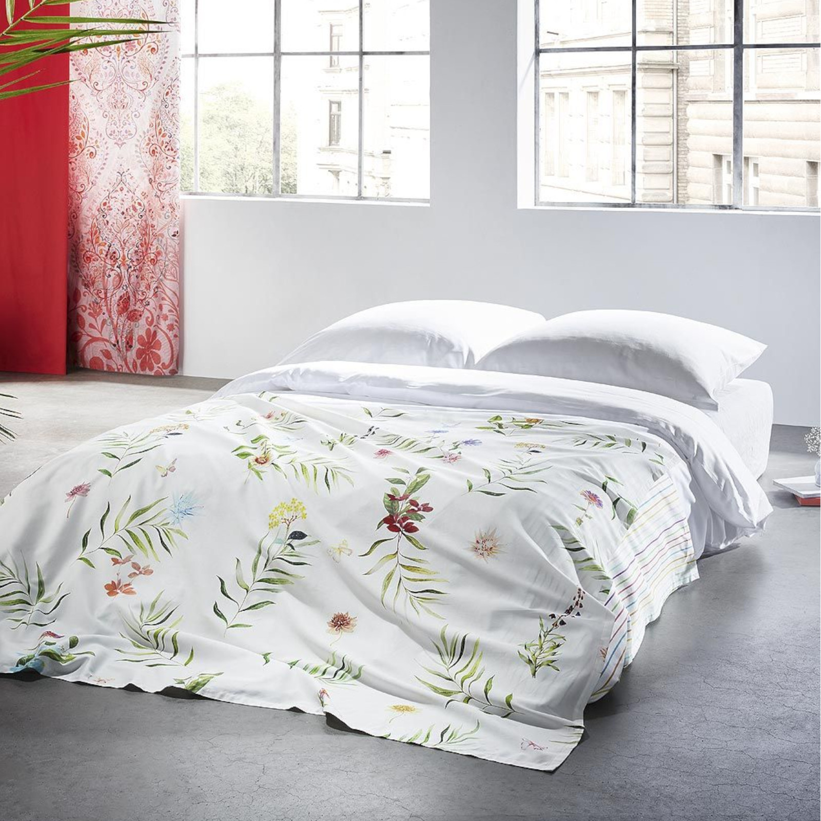 Fleuresse Multifunktionales Plaid aus Mako Satin, Multicolor Blumen, Größe 180x270 cm